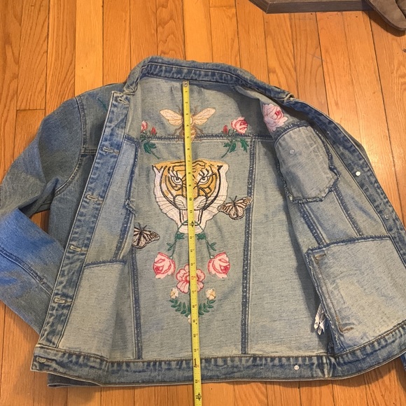 EMBROIDERED DENIM JACKET WITH TIGER BEES ROSES - Picture 9 of 14